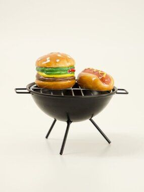 NWT BBQ Grill Hamburger & Hot Dog Salt & Pepper Shaker Set Ceramic Novelty